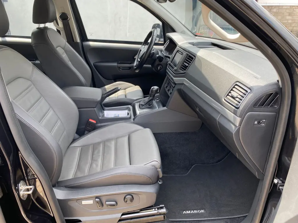 VOLKSWAGEN Amarok - Foto