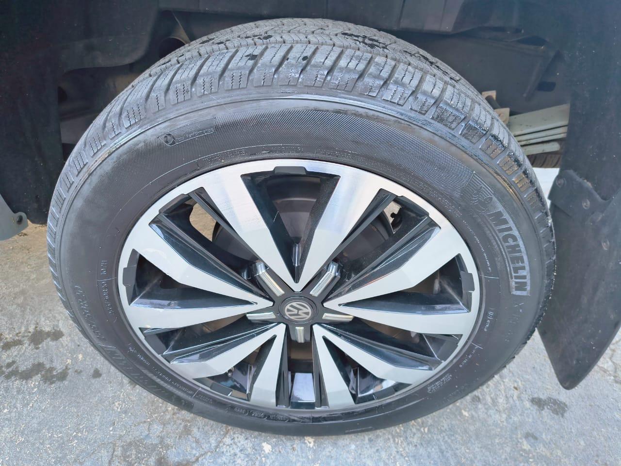 VOLKSWAGEN Amarok - Foto