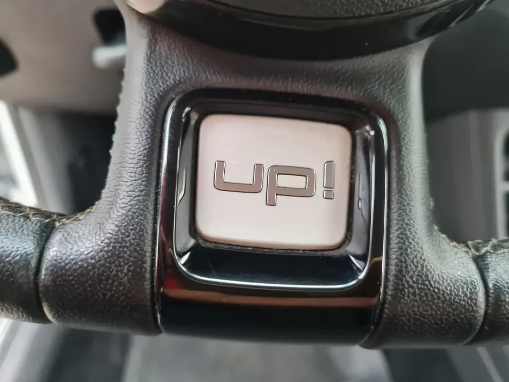 VOLKSWAGEN Cross UP - Foto