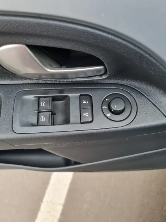 VOLKSWAGEN Cross UP - Foto