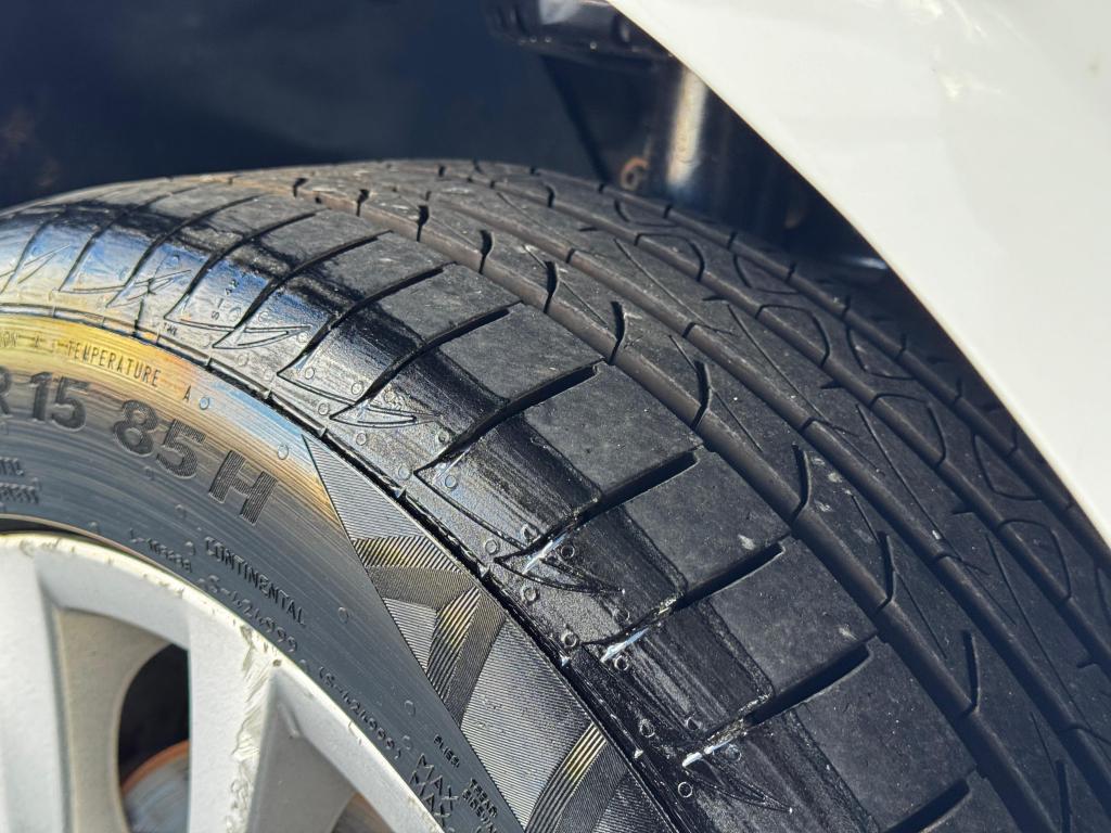 VOLKSWAGEN Fox - Foto