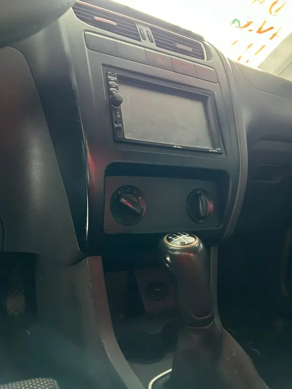 VOLKSWAGEN Fox - Foto