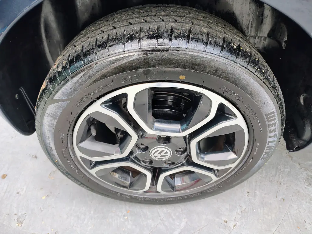 VOLKSWAGEN Fox - Foto