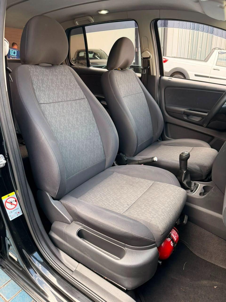 VOLKSWAGEN Fox - Foto