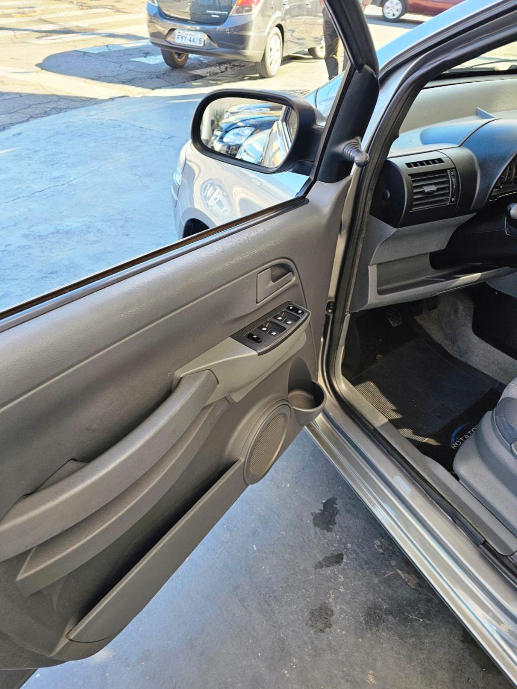 VOLKSWAGEN Fox - Foto
