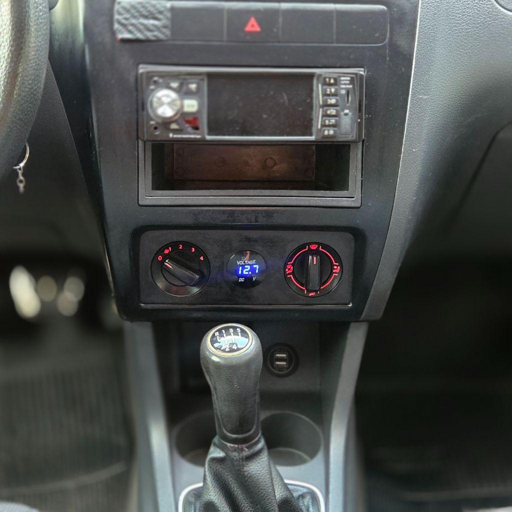 VOLKSWAGEN Fox - Foto