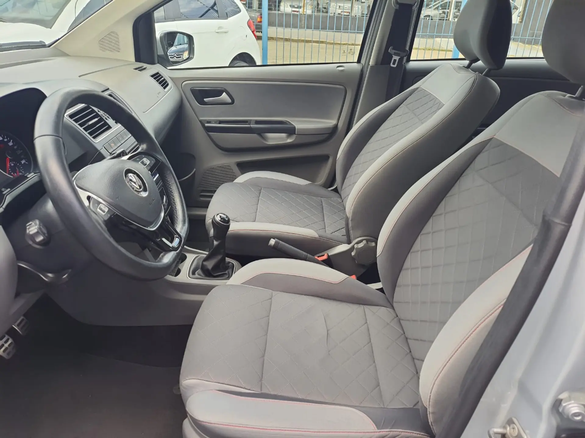 VOLKSWAGEN Fox - Foto