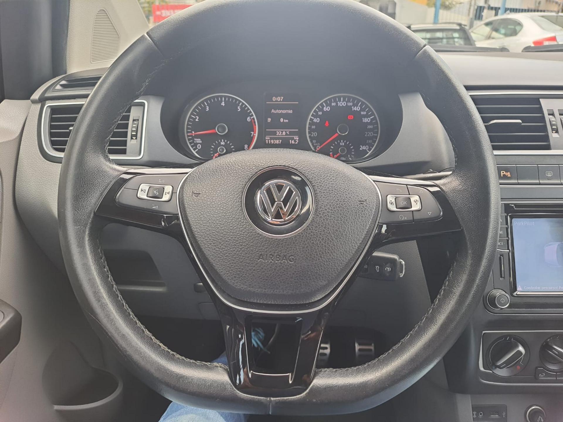 VOLKSWAGEN Fox - Foto