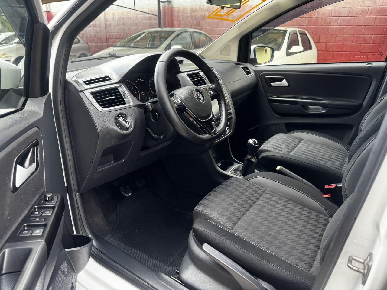 VOLKSWAGEN Fox - Foto