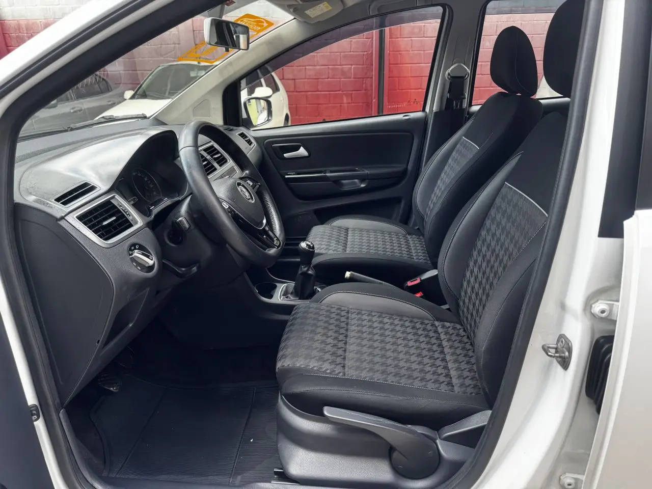 VOLKSWAGEN Fox - Foto
