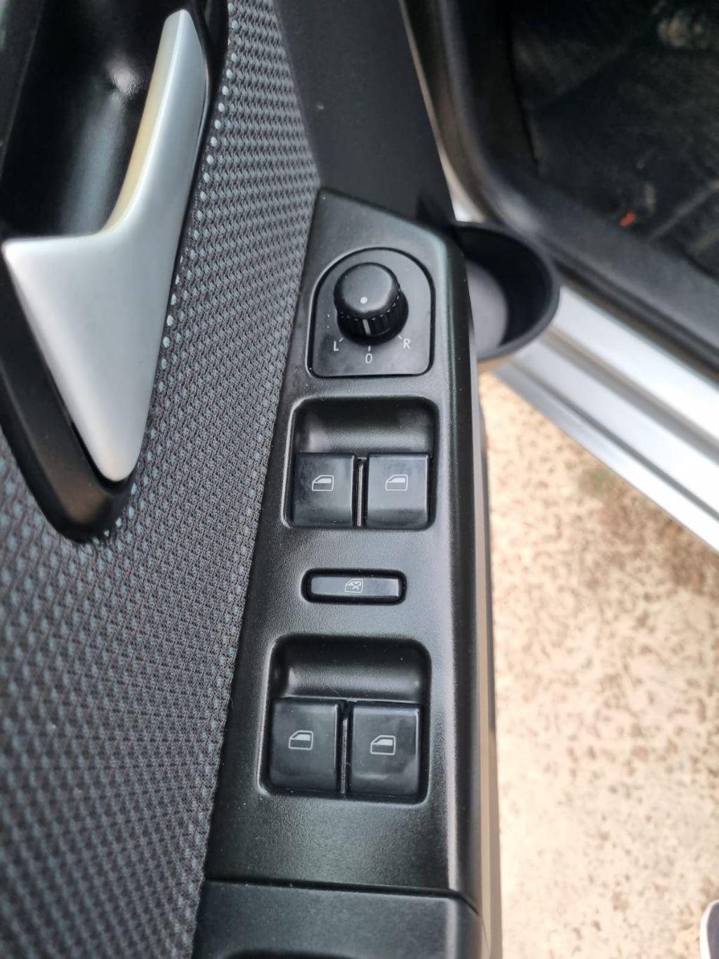 VOLKSWAGEN Fox - Foto