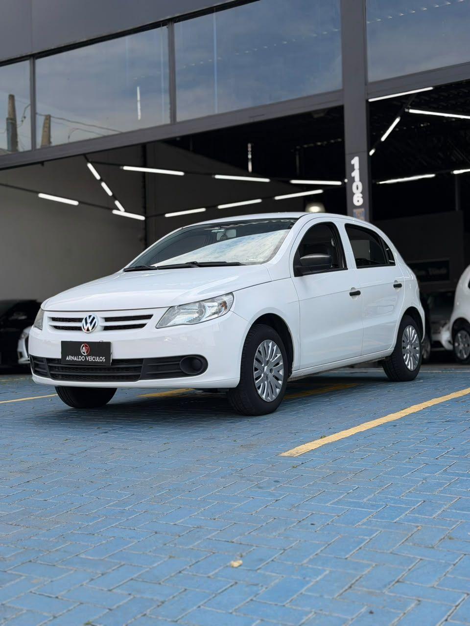 VOLKSWAGEN Gol