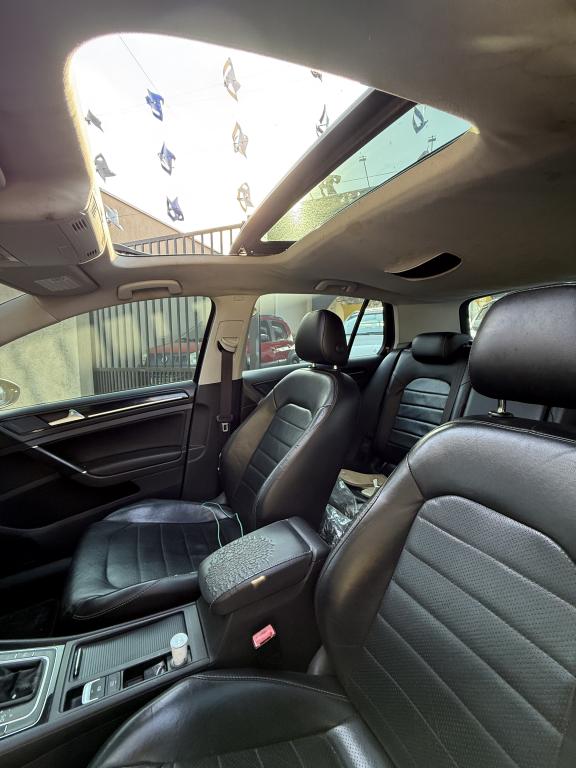 VOLKSWAGEN Golf - Miniatura