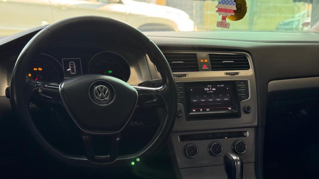 VOLKSWAGEN Golf - Foto