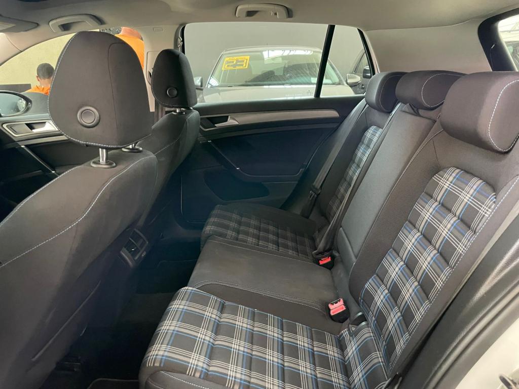 VOLKSWAGEN Golf - Foto