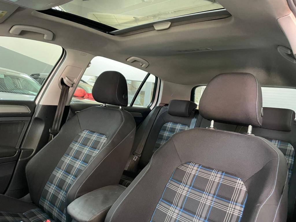 VOLKSWAGEN Golf - Foto