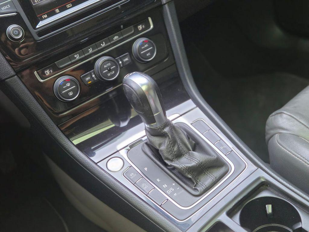 VOLKSWAGEN Golf - Foto