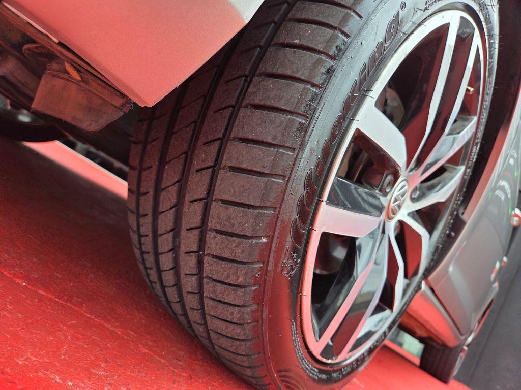 VOLKSWAGEN Golf - Foto