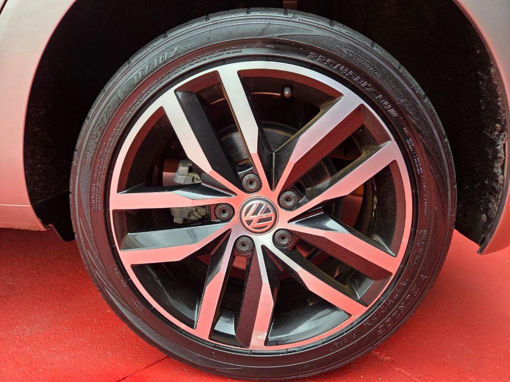 VOLKSWAGEN Golf - Foto