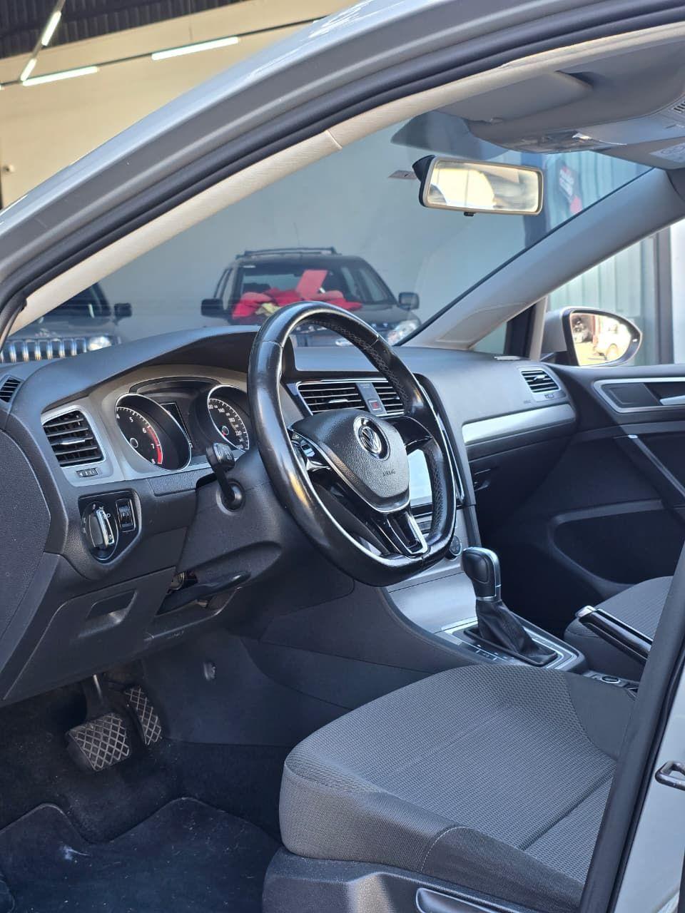 VOLKSWAGEN Golf - Foto