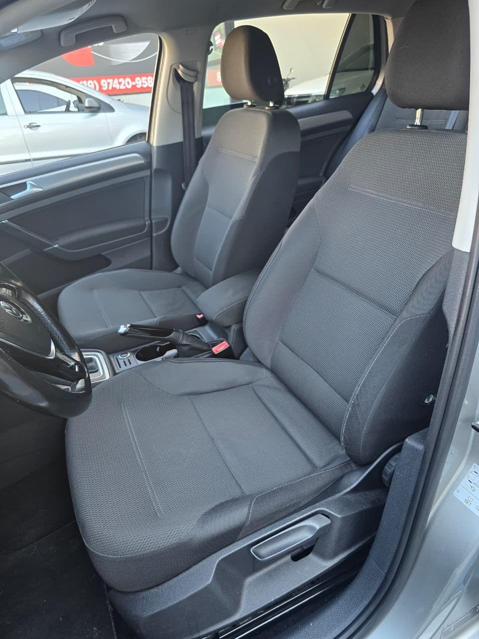 VOLKSWAGEN Golf - Foto