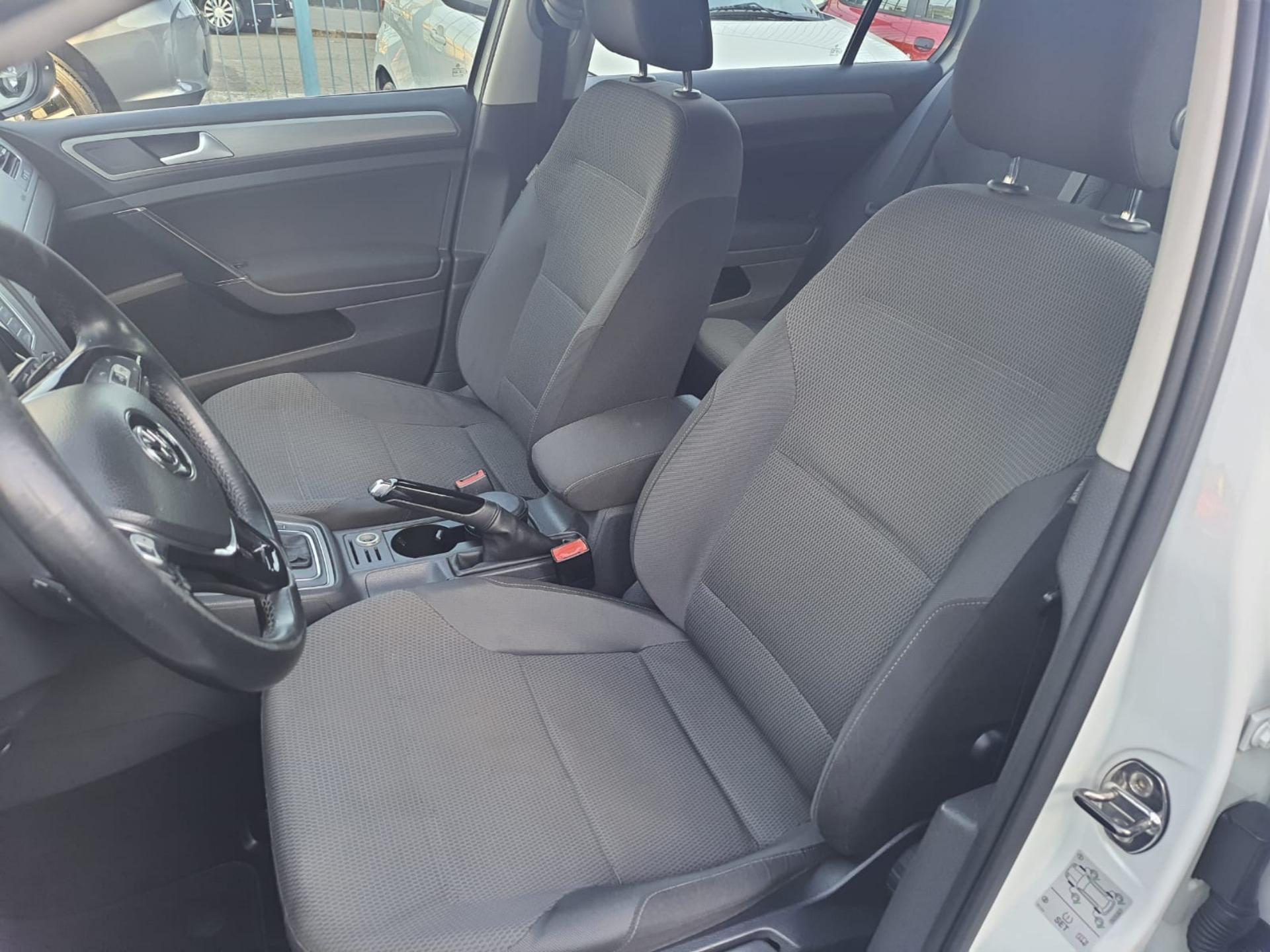 VOLKSWAGEN Golf - Foto