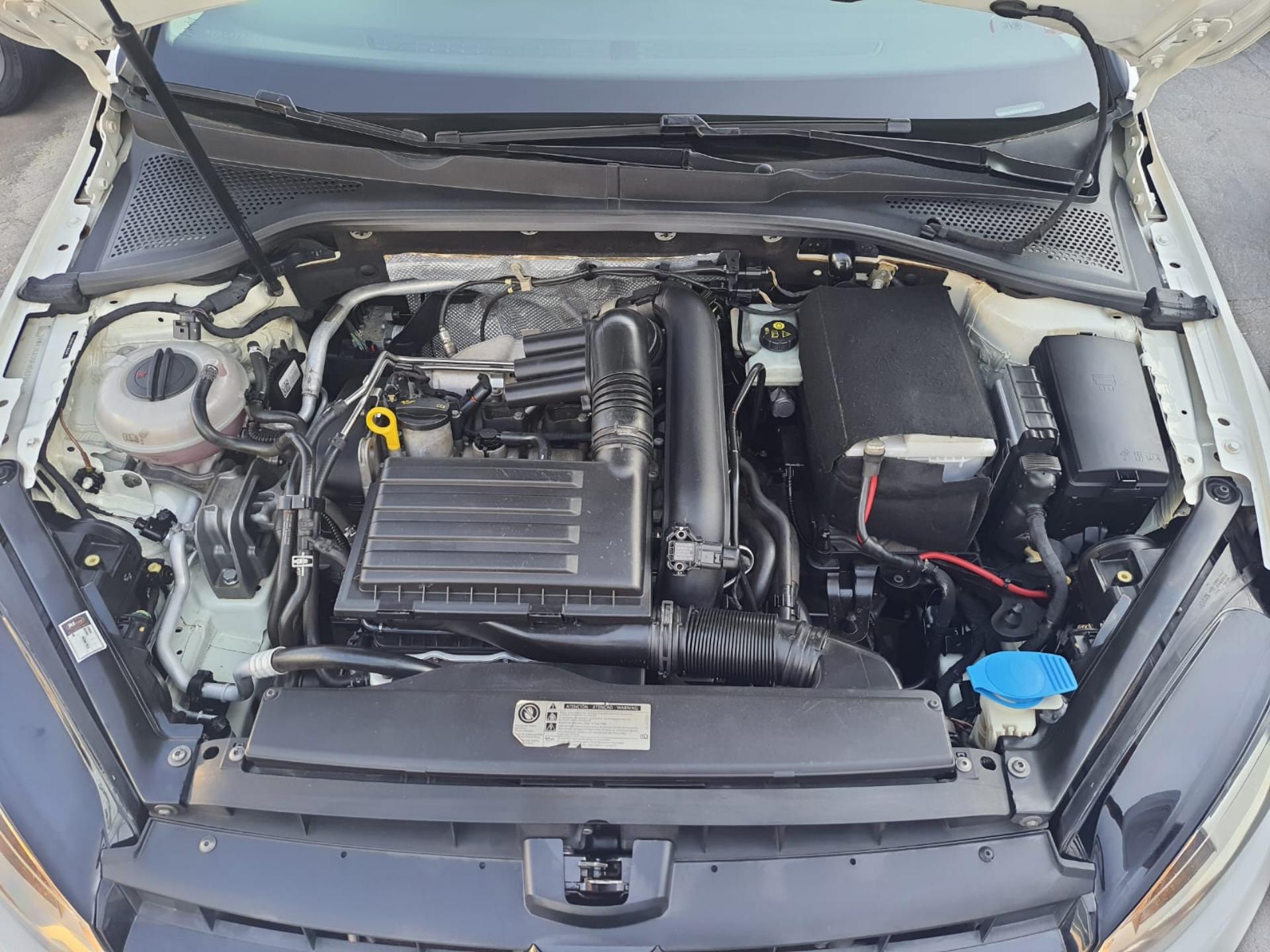 VOLKSWAGEN Golf - Foto