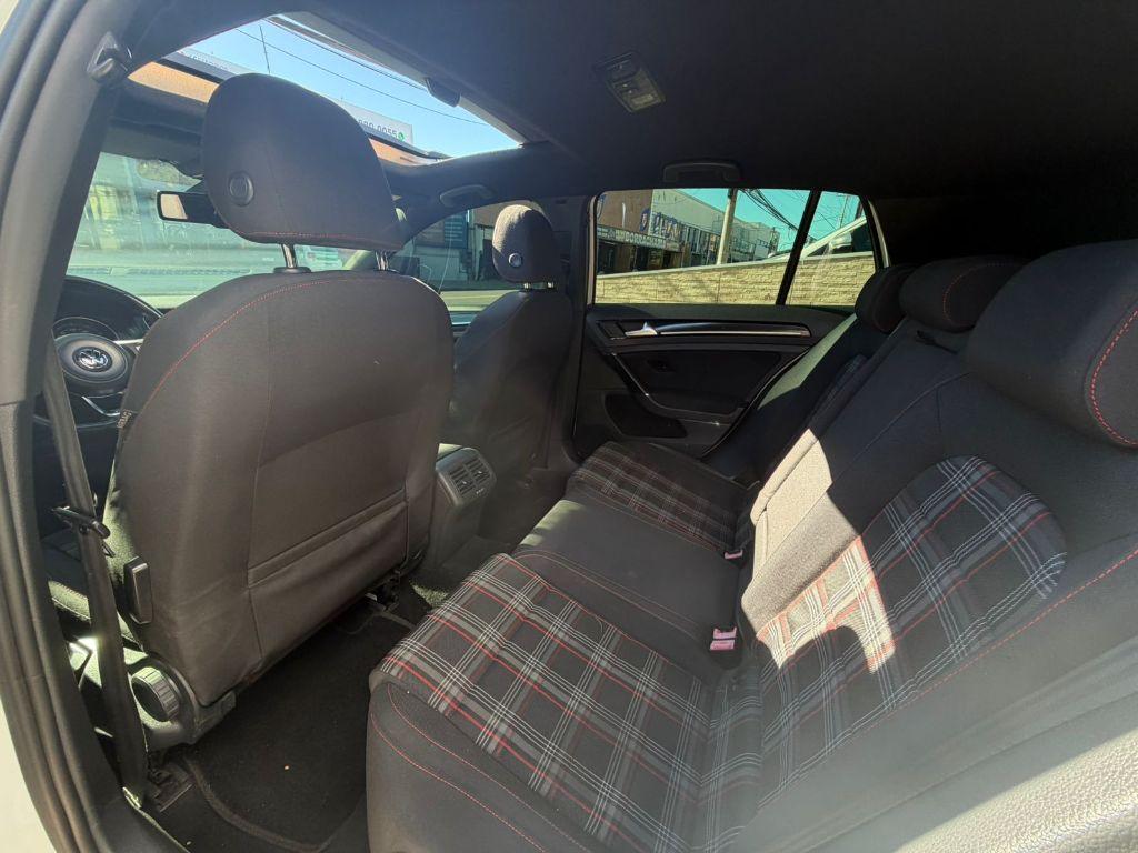 VOLKSWAGEN Golf - Foto