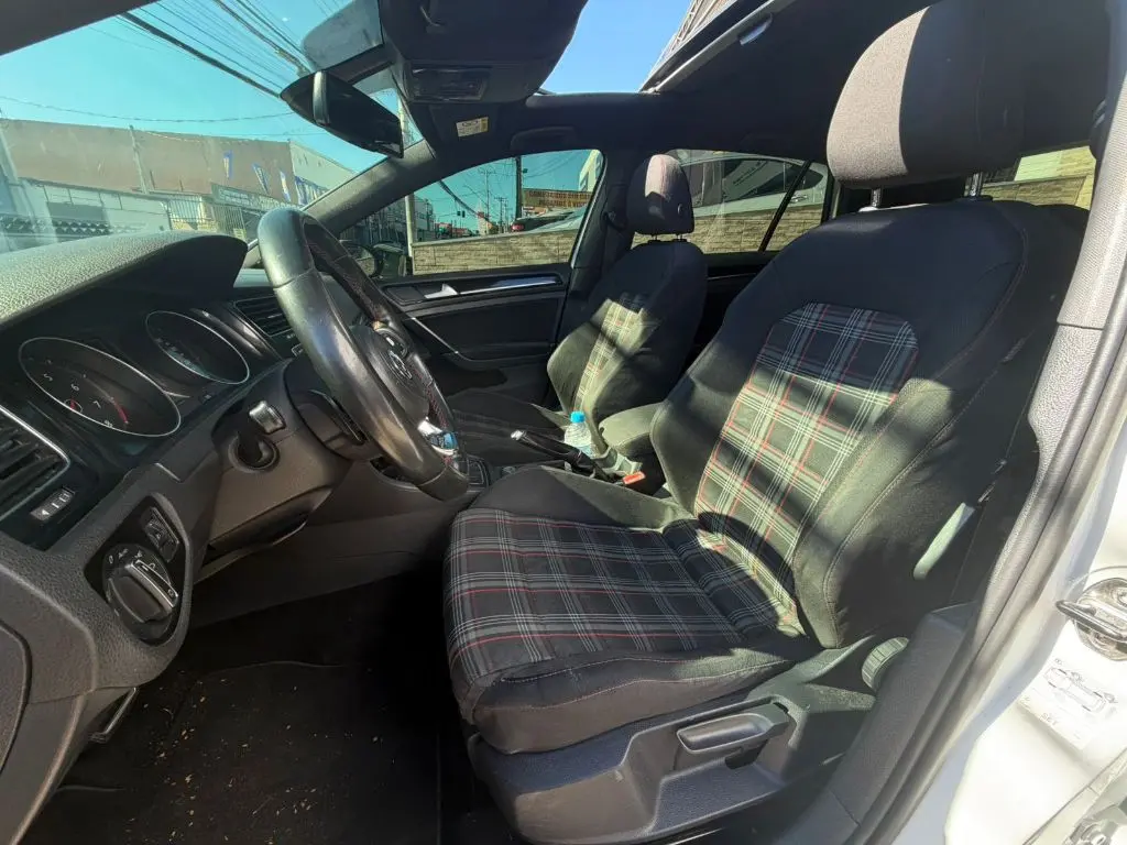VOLKSWAGEN Golf - Foto