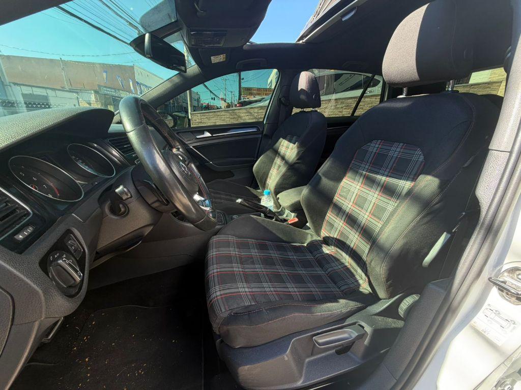 VOLKSWAGEN Golf - Foto