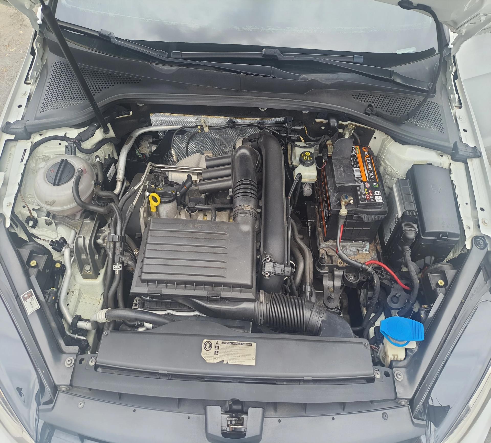 VOLKSWAGEN Golf - Foto