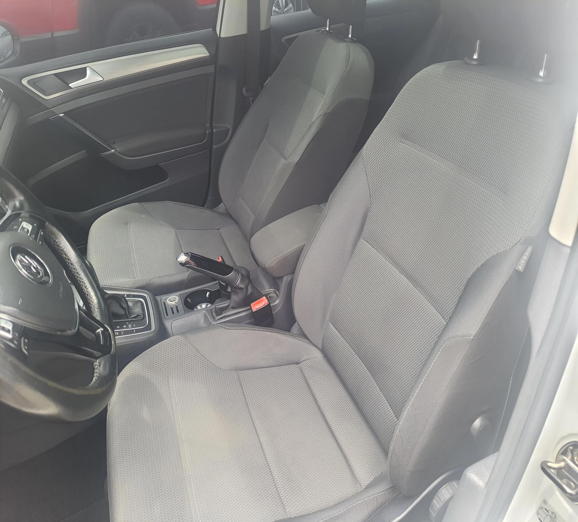 VOLKSWAGEN Golf - Foto