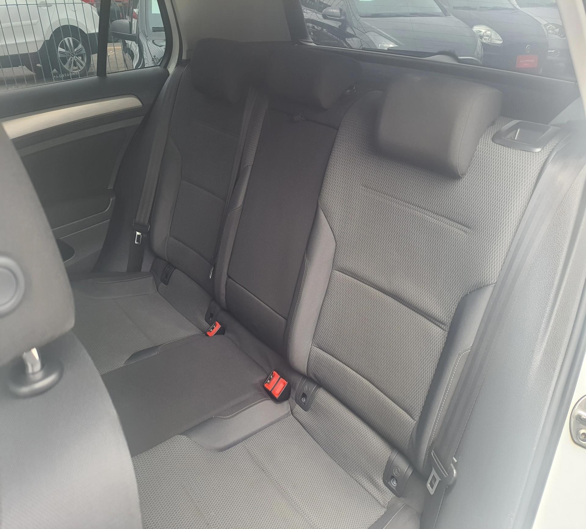 VOLKSWAGEN Golf - Foto