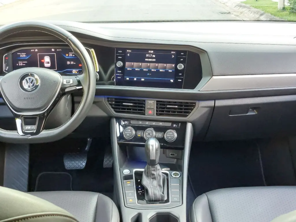 VOLKSWAGEN Jetta - Foto