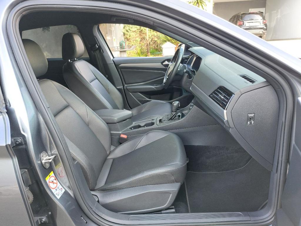 VOLKSWAGEN Jetta - Foto