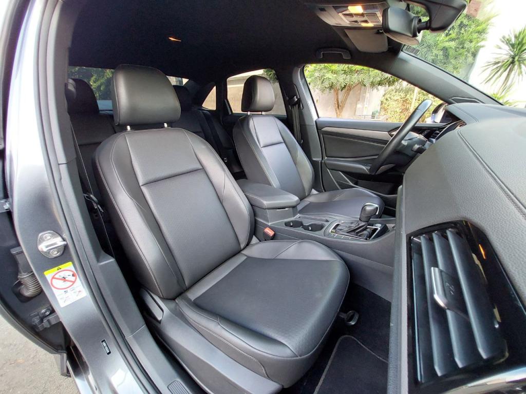 VOLKSWAGEN Jetta - Foto