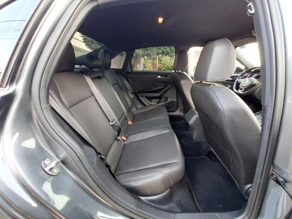 VOLKSWAGEN Jetta - Foto