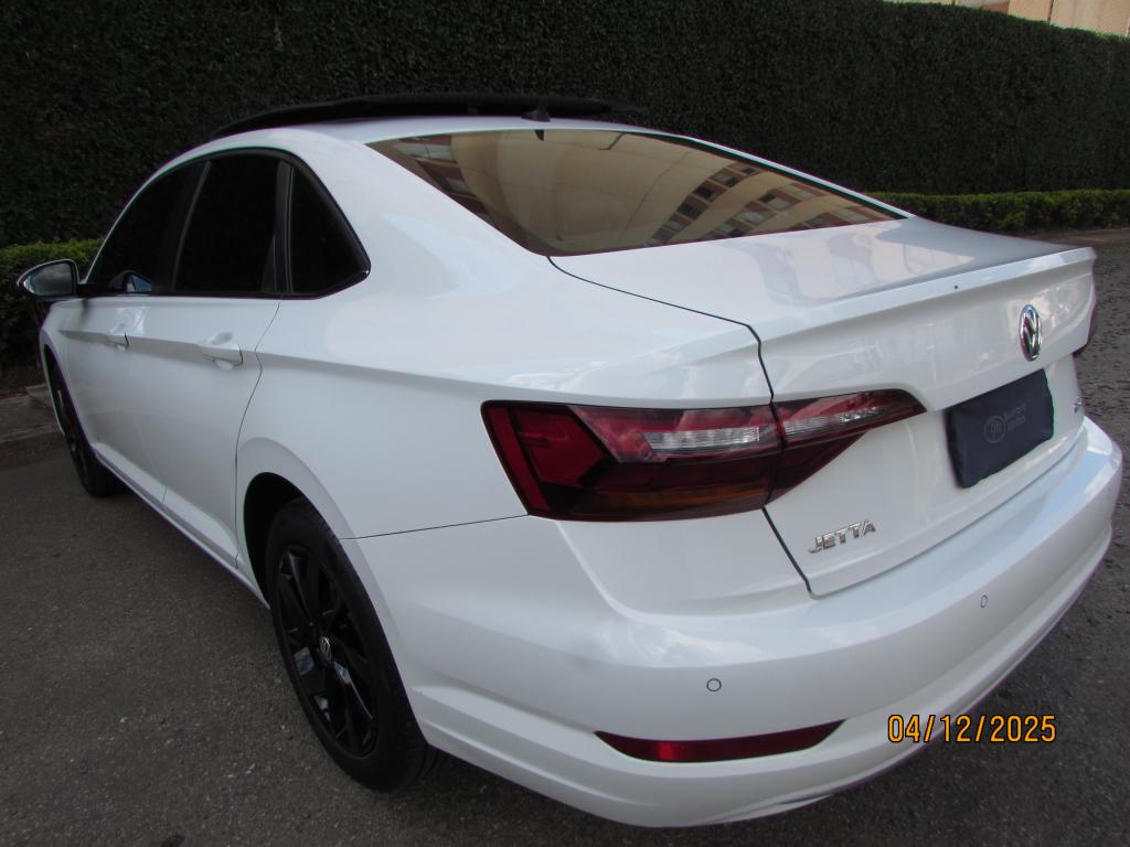 VOLKSWAGEN Jetta - Foto