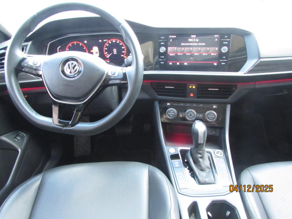 VOLKSWAGEN Jetta - Foto