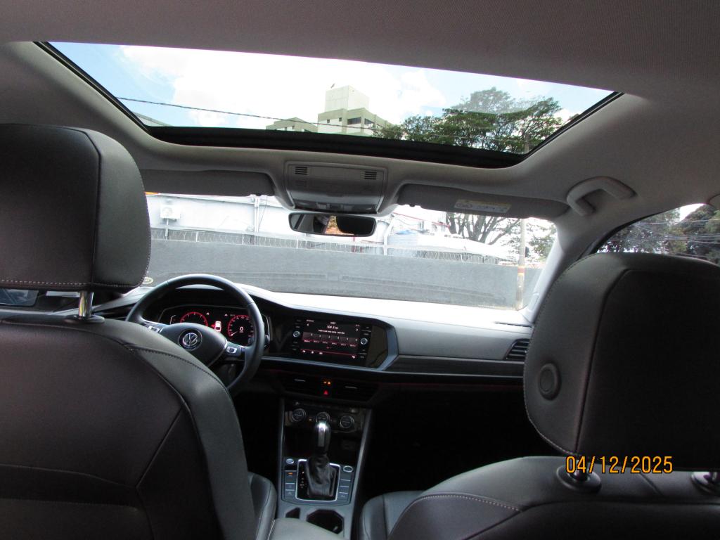 VOLKSWAGEN Jetta - Foto