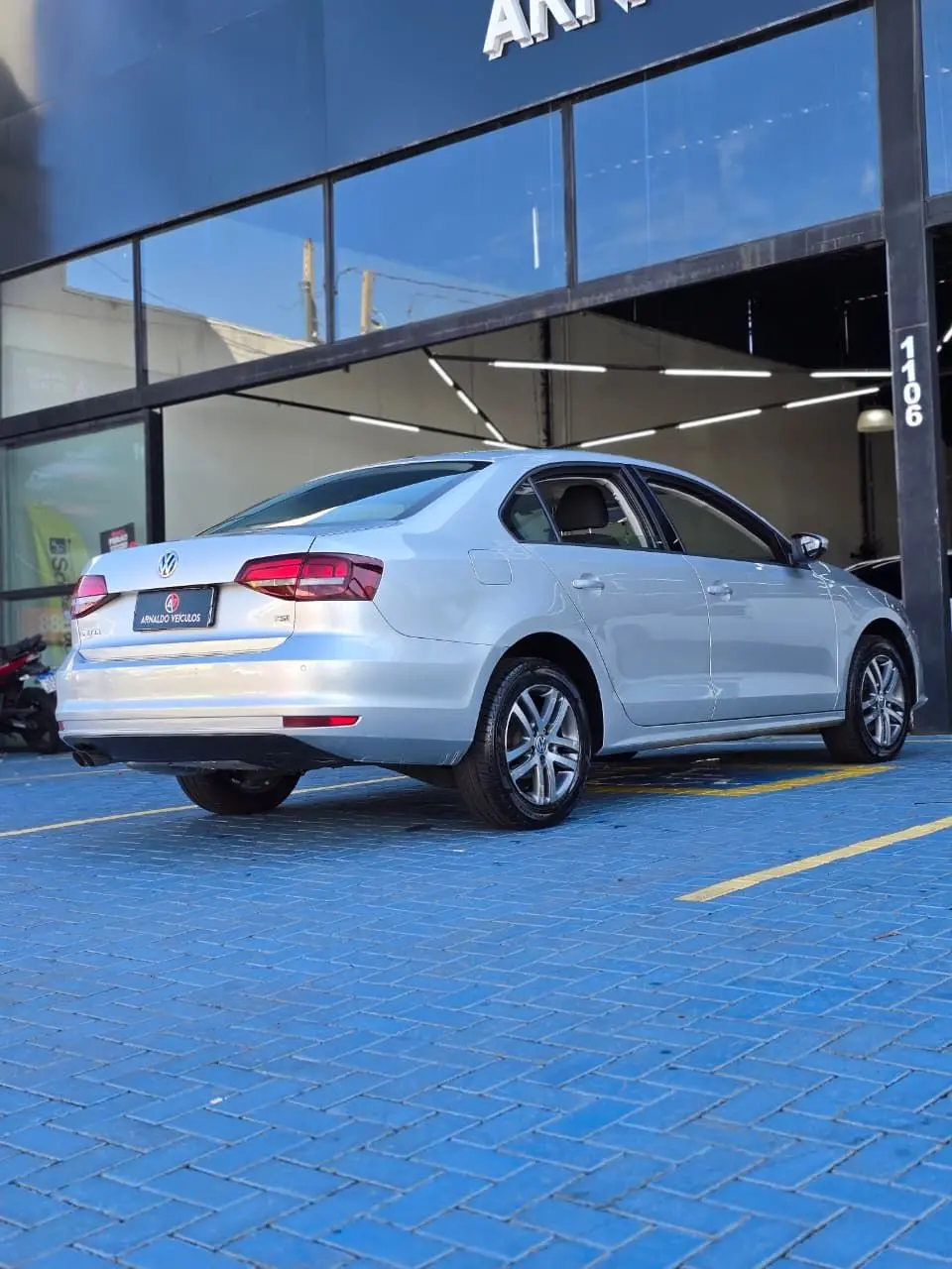 VOLKSWAGEN Jetta - Foto