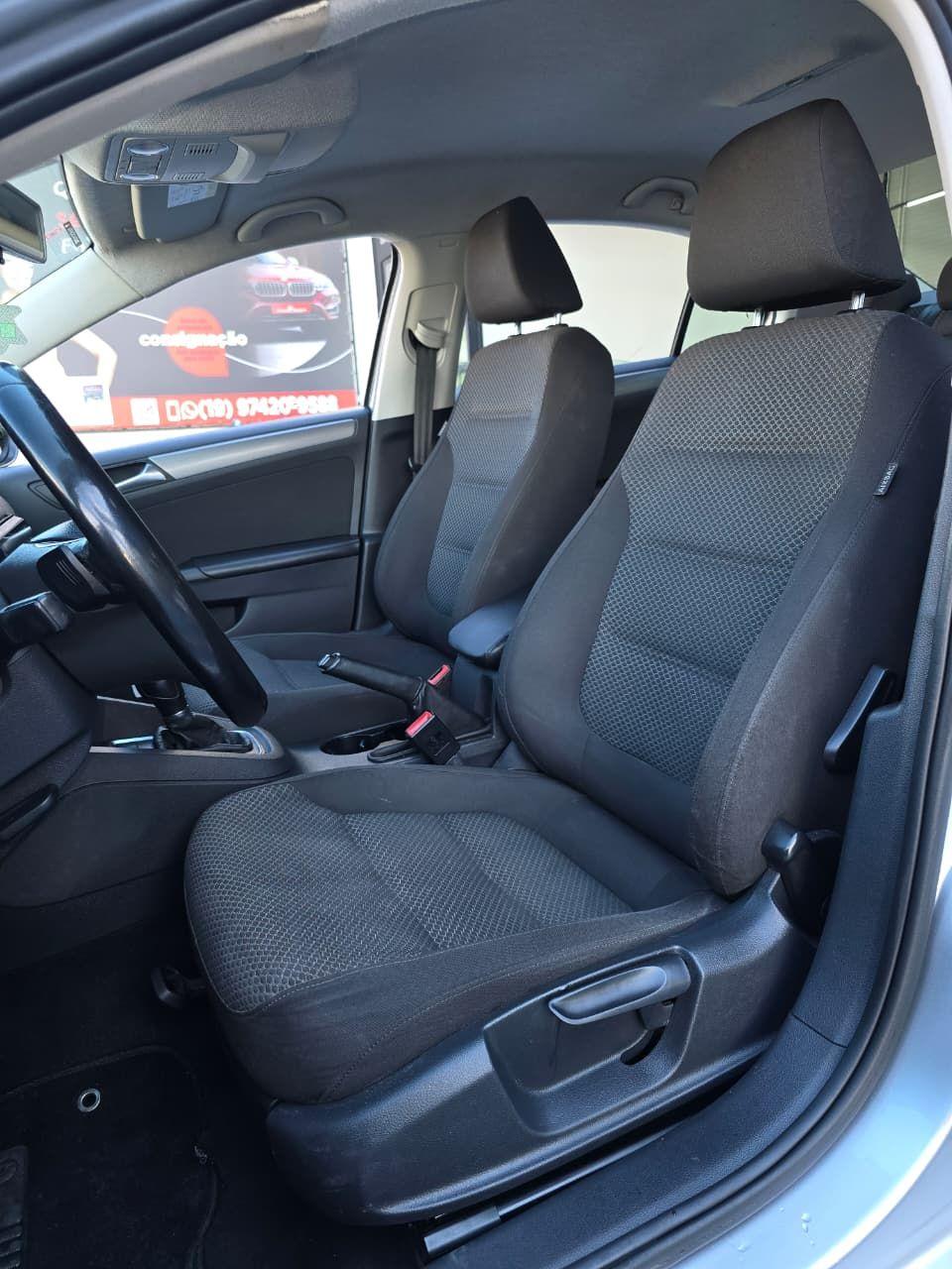 VOLKSWAGEN Jetta - Foto