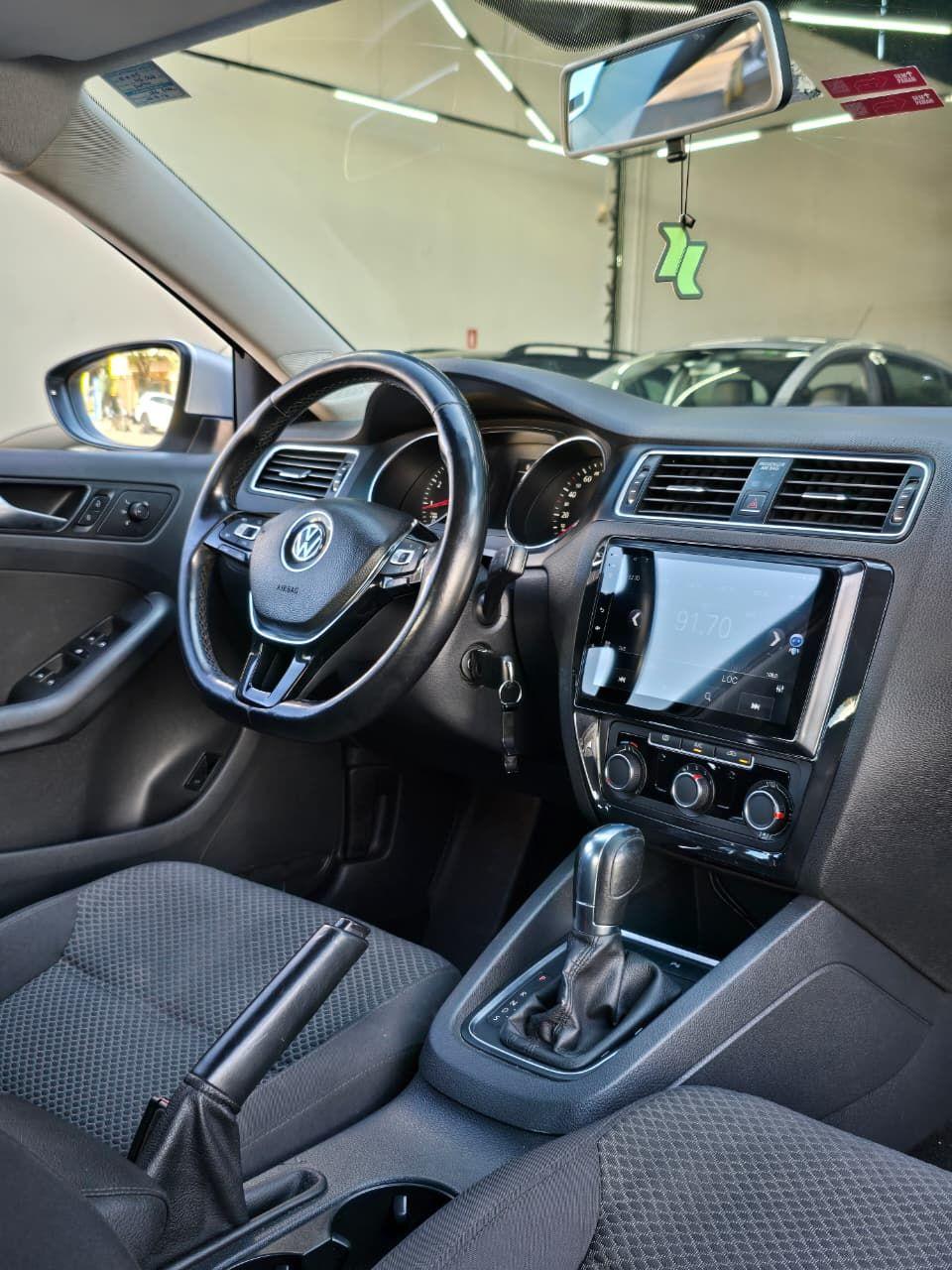 VOLKSWAGEN Jetta - Foto