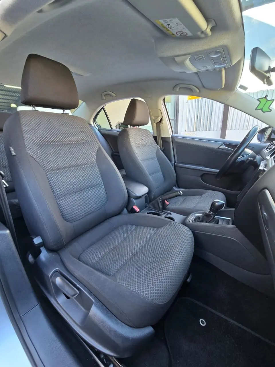 VOLKSWAGEN Jetta - Foto