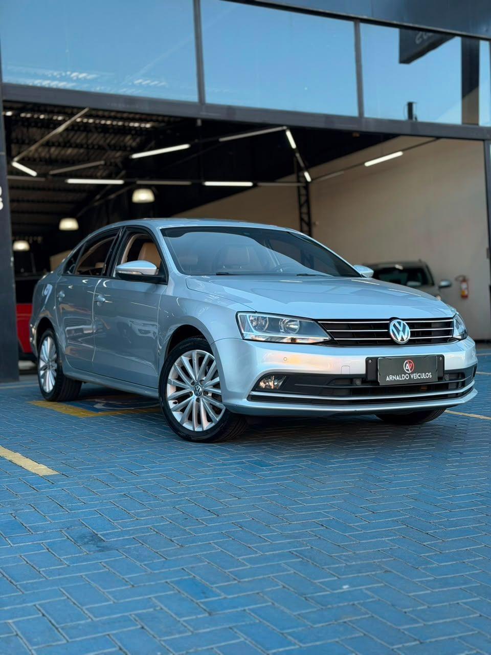 VOLKSWAGEN Jetta - Foto