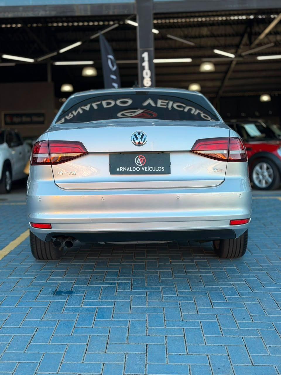 VOLKSWAGEN Jetta - Foto