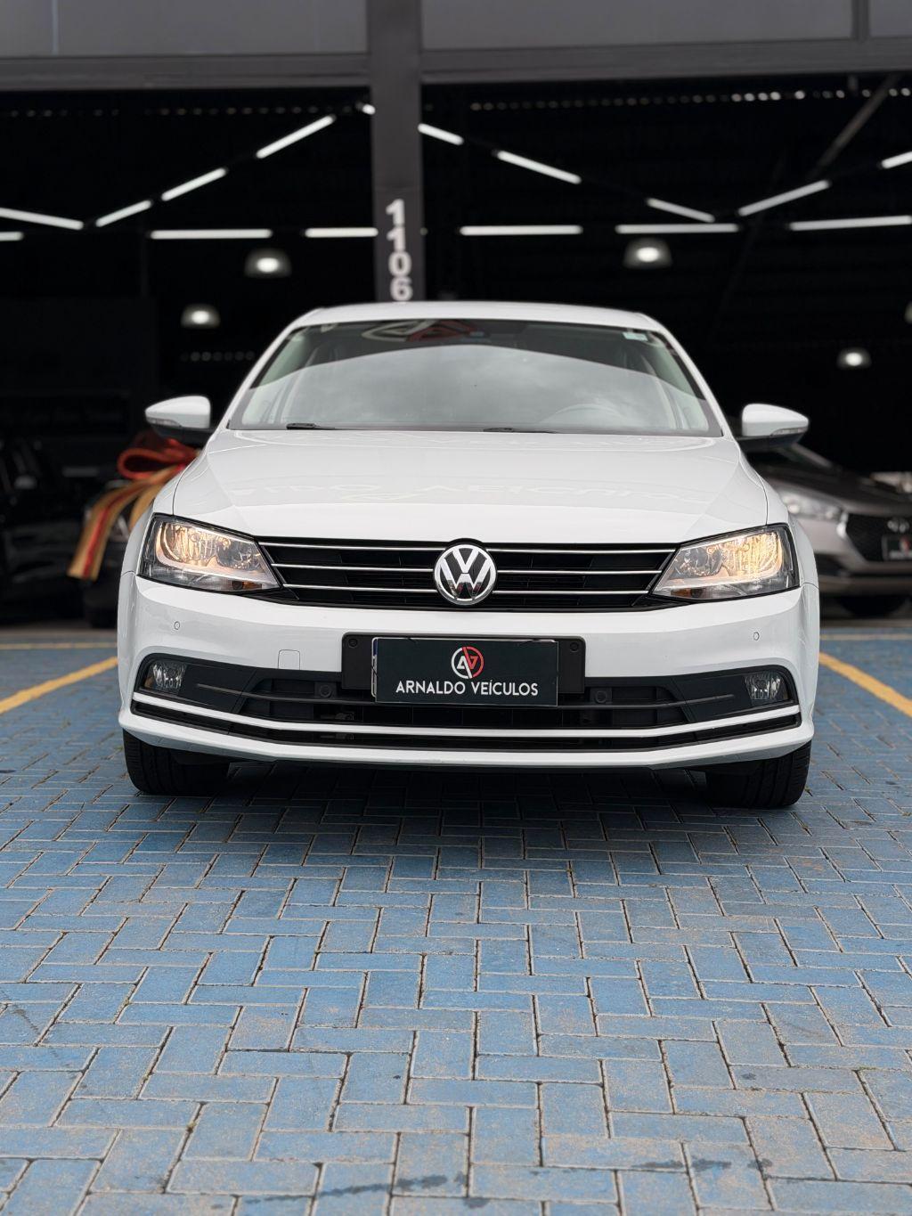 VOLKSWAGEN Jetta - Foto