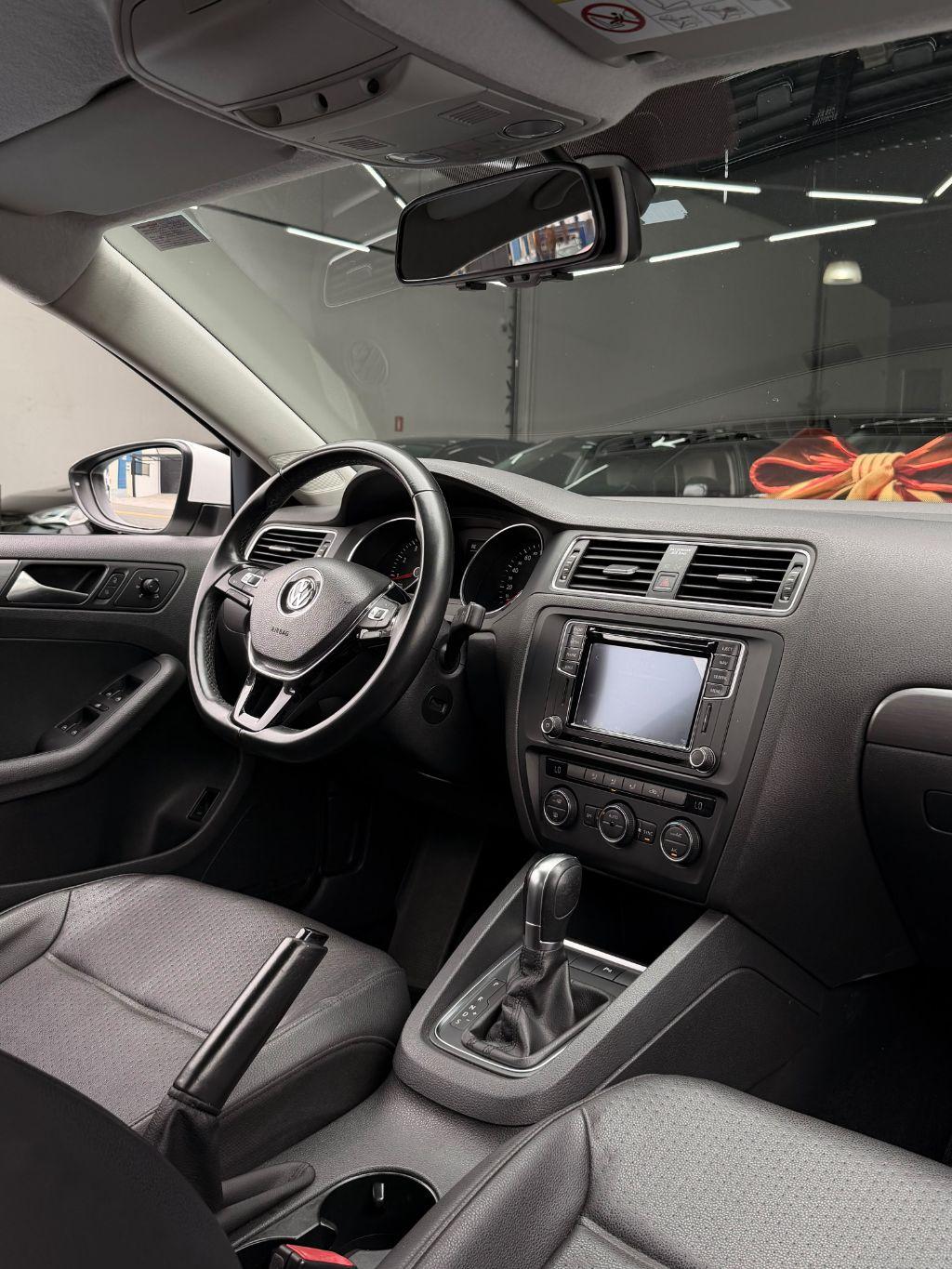 VOLKSWAGEN Jetta - Foto