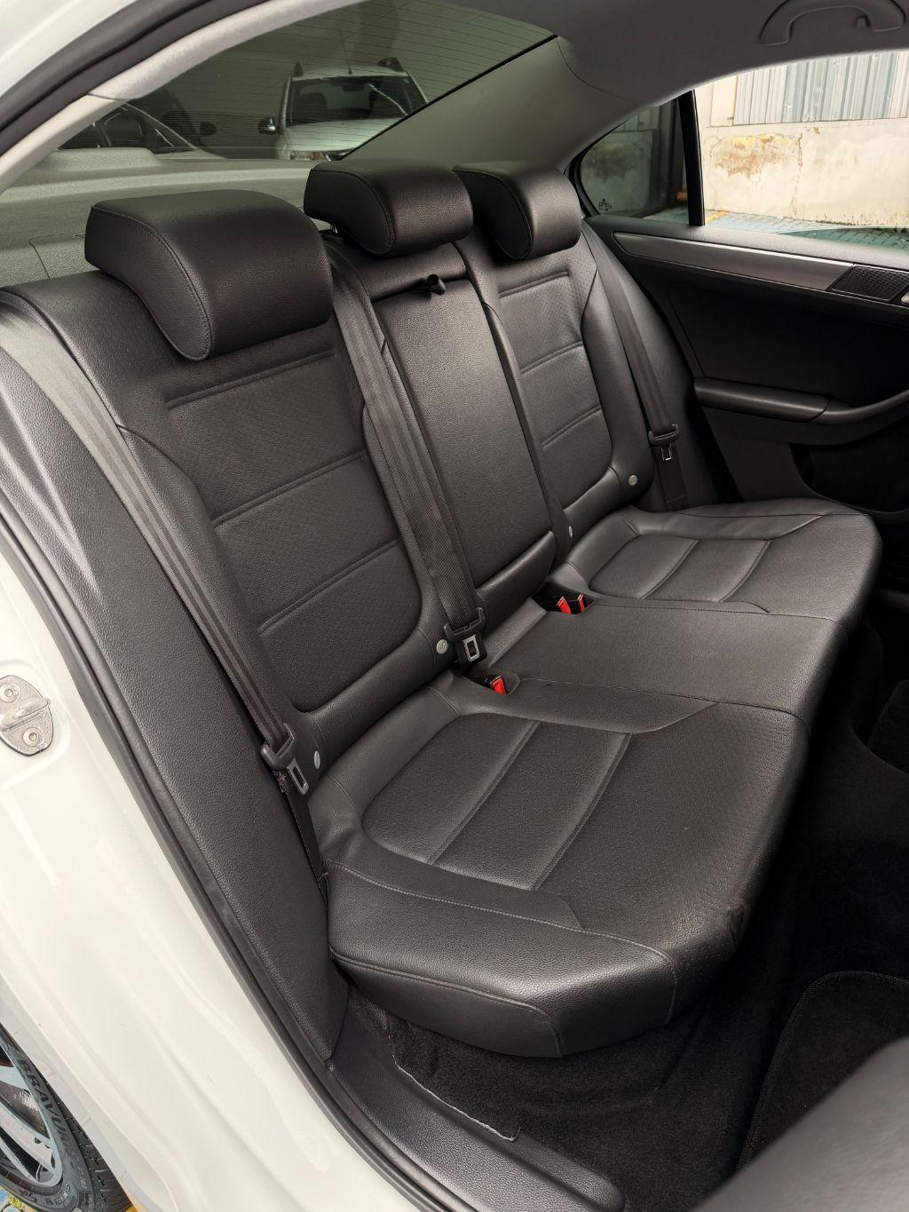 VOLKSWAGEN Jetta - Foto