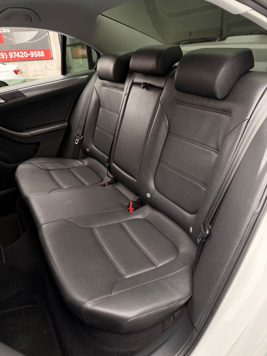 VOLKSWAGEN Jetta - Foto
